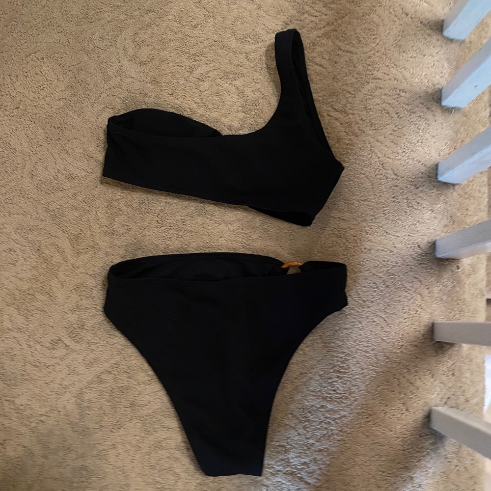 Black bikini - Picture 2 of 2